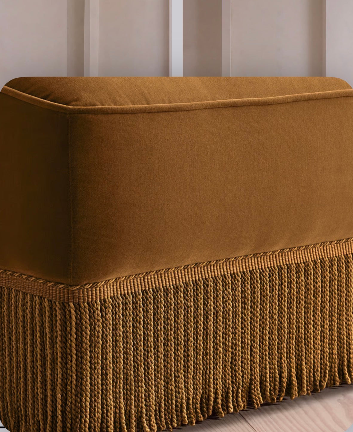 Elena Püsküllü Kadife Koltuk