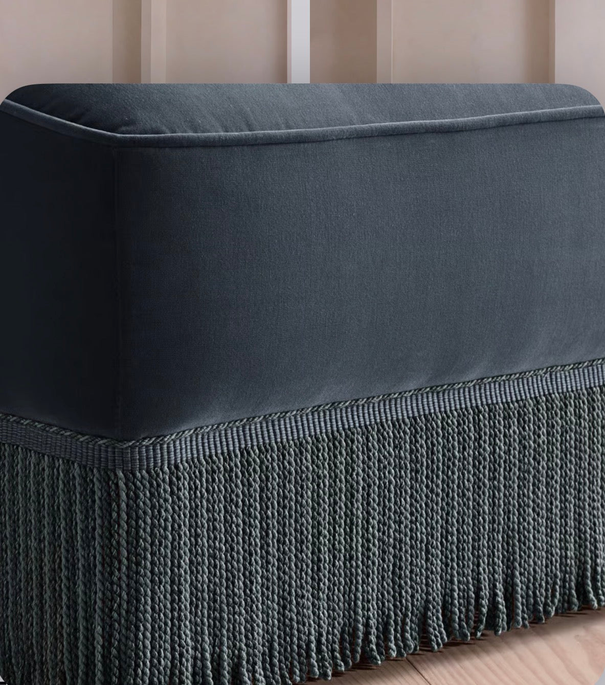 Elena Püsküllü Kadife Koltuk