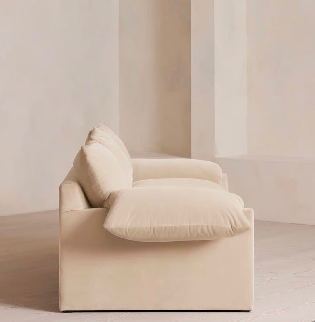 Lumira Kadife Sofa